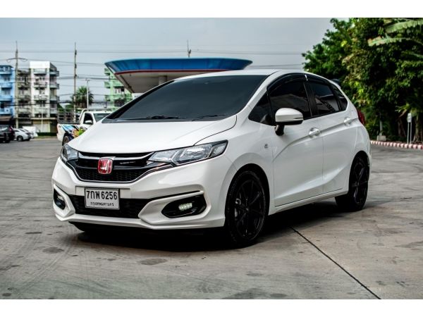 Honda Jazz 2018 (โฉม 14-18) V I-Vtec 1.5 A/T สีขาว